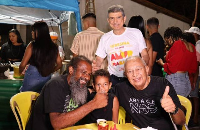 Dr. Pessoa encerra festejos juninos no “Arraiá do Soim” na zona Leste de Teresina